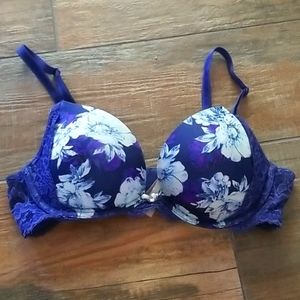 34 C Victoria Secret Bra